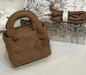 Iconic Bags for a Chic Look - 6860